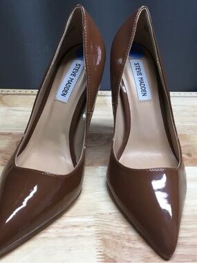 Steve Madden Brown Patent Pointed Toe Pumps